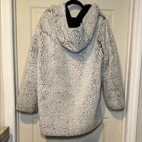 Victoria’s Secret Pink Sherpa Jacket Grey with Hood Size XS/Small Oversized - Picture 6 of 6